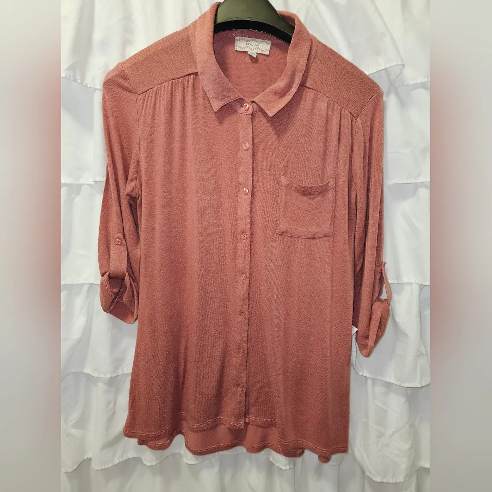 💵3/$20 Pink Rose Lightweight Mauve Button UpShirt - Picture 3 of 15